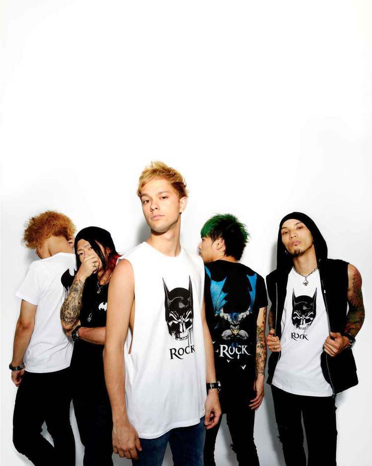 Coldrain вокалист. Masato coldrain. Coldrain the side effects. Masato coldrain. Группа coldrain.